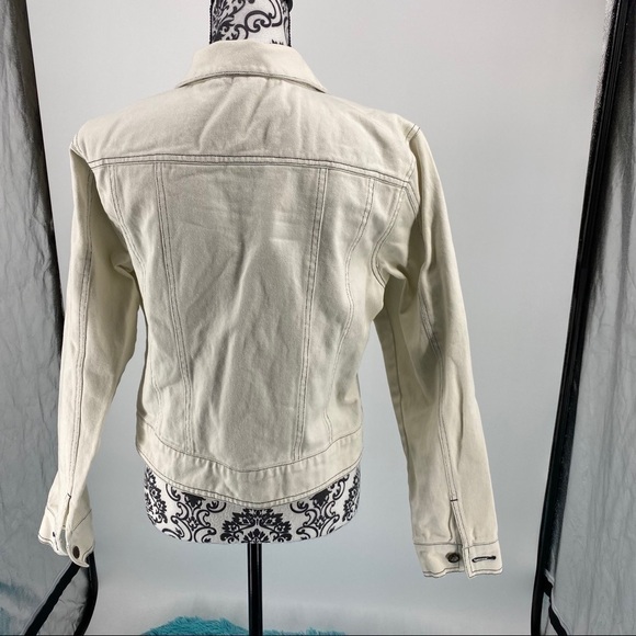Vintage Clio white denim zip up jacket with silver rivets. Rivet embellished - Picture 8 of 11
